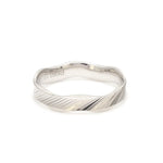 Load image into Gallery viewer, Back View of New Japanese Platinum Unisex Women&#39;s Rings JL PT 1154.
